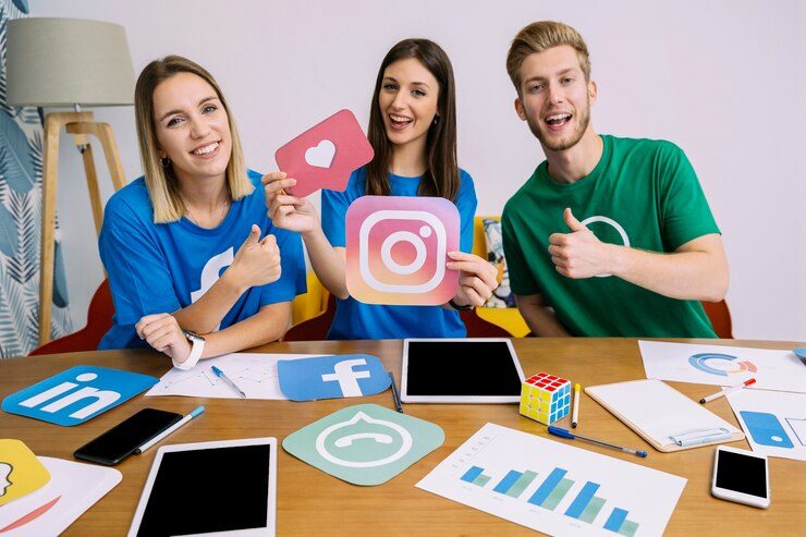 Team working together on social media management strategy, showcasing icons of Instagram, Facebook, and LinkedIn for digital marketing success.